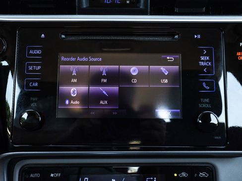 Used 2017 Toyota Corolla LE w/ Carpet Mat Package (TMS) FWD image 10