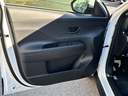 New 2026 Hyundai Kona SE image 10