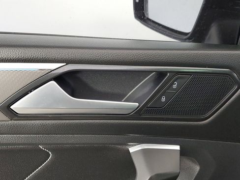 Used 2023 Volkswagen Tiguan SE R-Line image 27