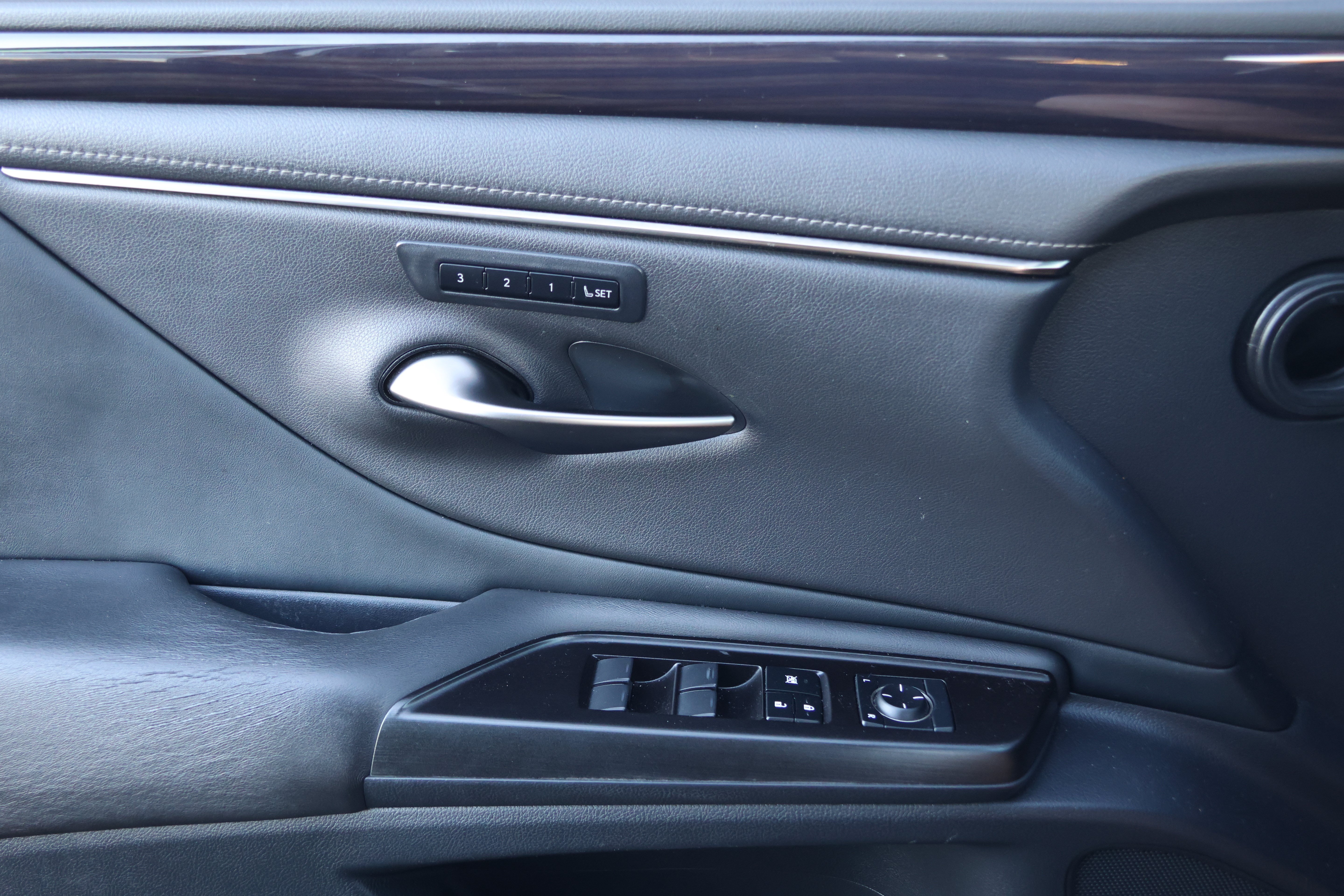 Used 2019 Lexus ES 350 w/ Premium Package FWD image 12