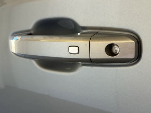 Used 2023 Chevrolet Silverado 1500 LT image 11