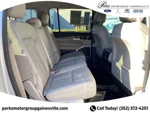 Used 2022 Jeep Wagoneer Series II AWD/4WD image 16
