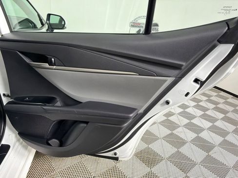 Used 2025 Toyota Camry SE w/ Convenience Package image 16