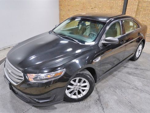Used 2014 Ford Taurus SE image 2