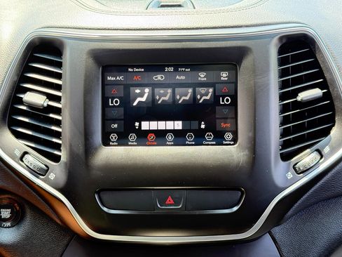 Used 2019 Jeep Cherokee Latitude Plus w/ Comfort/Convenience Group image 61