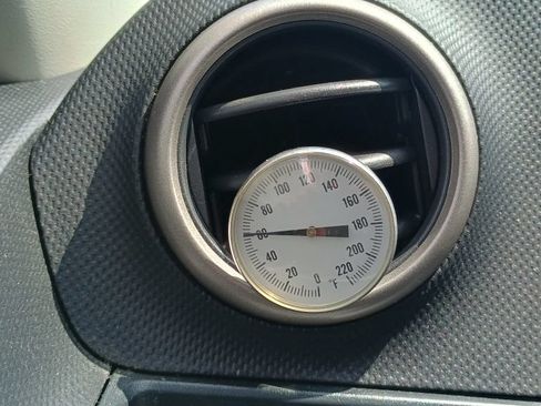 Used 2013 Scion xB FWD image 12