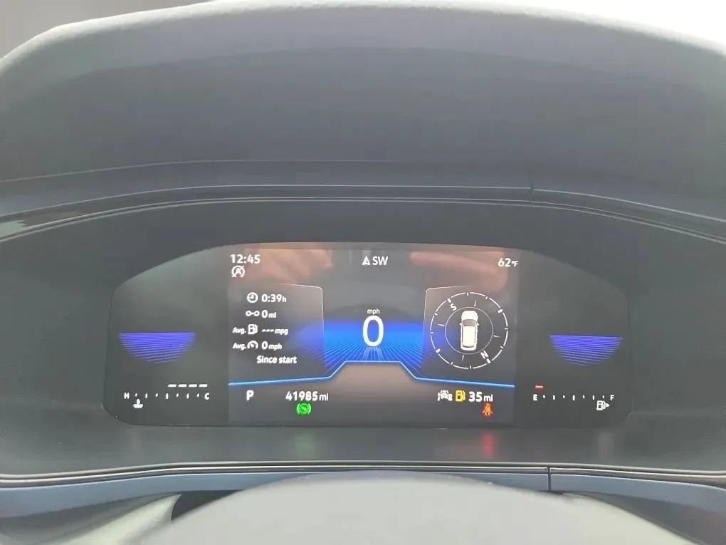 Used 2023 Volkswagen Taos SE w/ Panoramic Sunroof Package FWD image 19