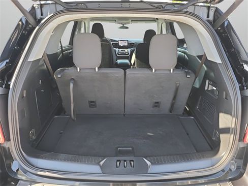 Used 2022 Ford Explorer XLT image 11