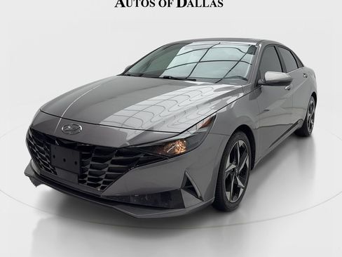Used 2022 Hyundai Elantra SEL w/ Convenience + Premium Package FWD image 4