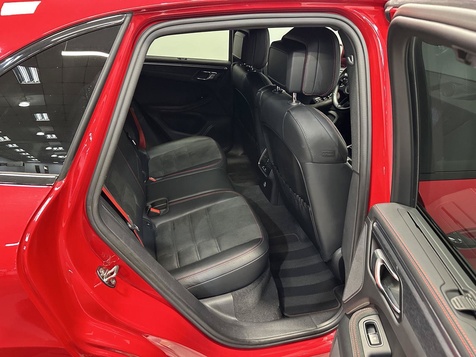 Certified 2023 Porsche Macan GTS AWD/4WD image 39