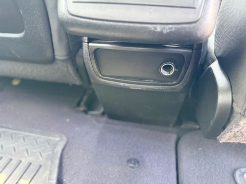 Used 2010 GMC Acadia SLE FWD image 19