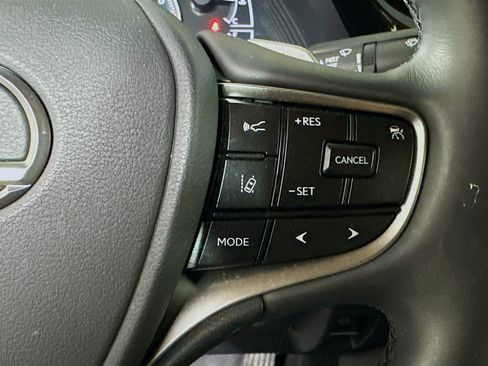 Used 2024 Lexus ES 350 w/ Premium Package image 17