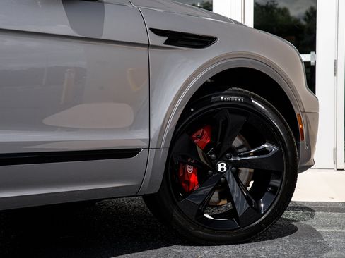 New 2026 Bentley Bentayga AWD/4WD image 18