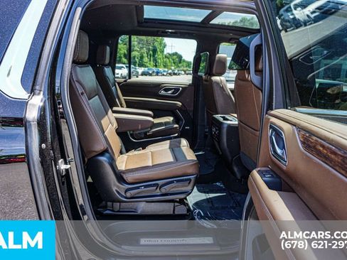 Used 2023 Chevrolet Suburban High Country AWD/4WD image 24