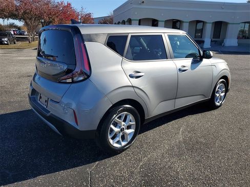 Used 2024 Kia Soul LX w/ Option Group 015 image 4