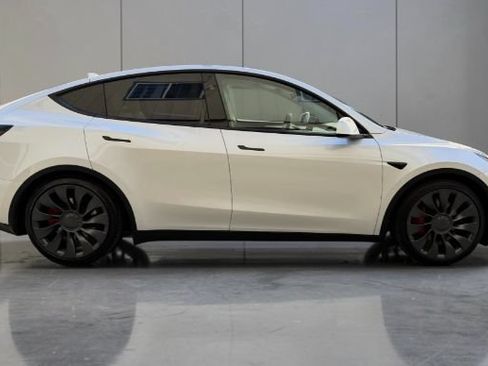 Used 2023 Tesla Model Y Performance AWD/4WD image 8