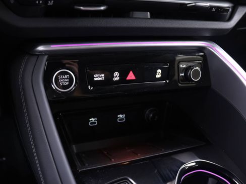 Certified 2025 Audi Q5 Premium w/ Convenience Package AWD/4WD image 9