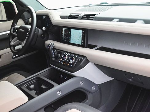 Used 2023 Land Rover Defender 110 X-Dynamic SE image 32