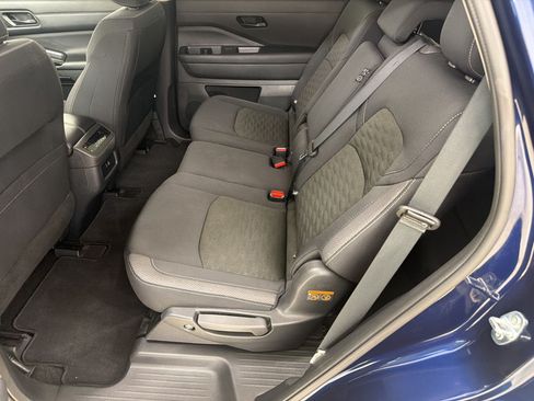 Used 2025 Nissan Pathfinder SV AWD/4WD image 22