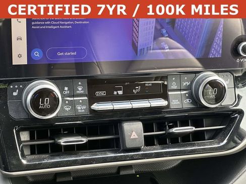 Used 2023 Toyota Highlander XLE AWD/4WD image 22