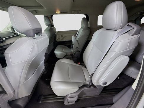 Used 2021 Toyota Sienna XLE w/ XLE Plus Package image 25