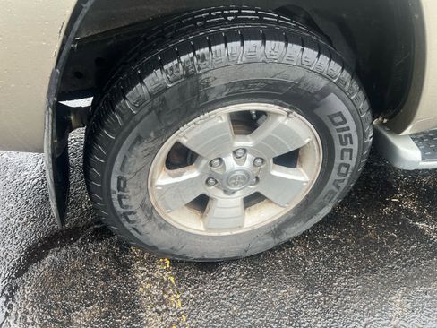 Used 2004 Toyota 4Runner Limited image 11