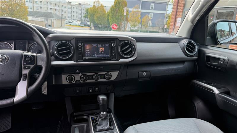 Used 2019 Toyota Tacoma SR5 AWD/4WD image 23
