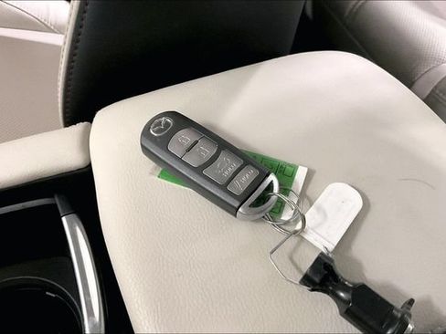 Used 2018 MAZDA MAZDA3 Grand Touring w/ Premium Equipment Package FWD image 11