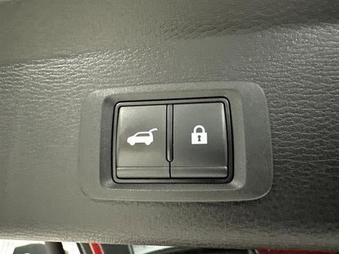 Used 2023 Mitsubishi Outlander SE image 37