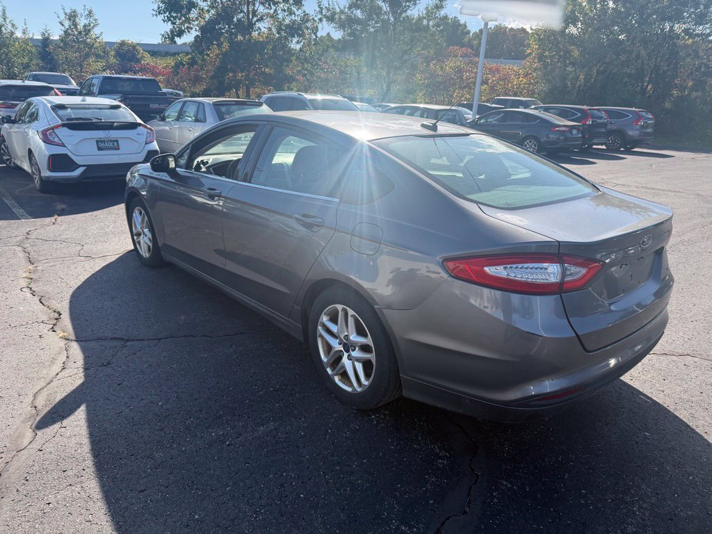 Used 2013 Ford Fusion SE FWD image 2