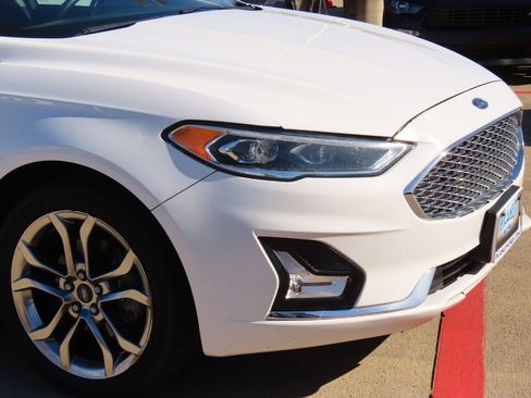 Used 2019 Ford Fusion Titanium image 6