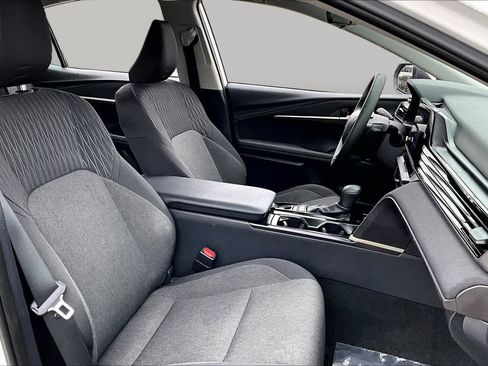 Used 2025 Toyota Camry LE FWD image 8