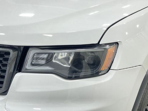 Used 2017 Jeep Grand Cherokee Limited image 33