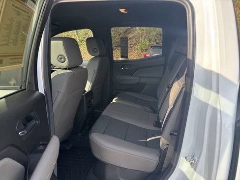 Used 2024 Chevrolet Colorado ZR2 w/ Technology Package AWD/4WD image 25
