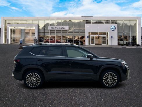 New 2025 Volkswagen Taos SE image 2