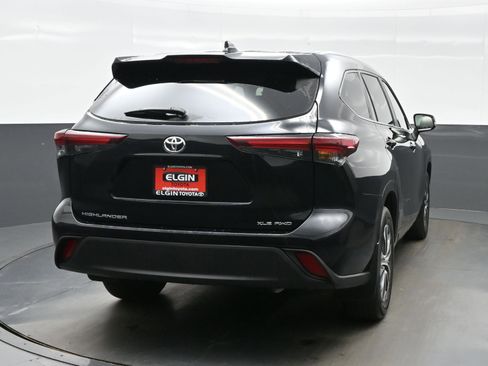Used 2024 Toyota Highlander XLE AWD/4WD image 5