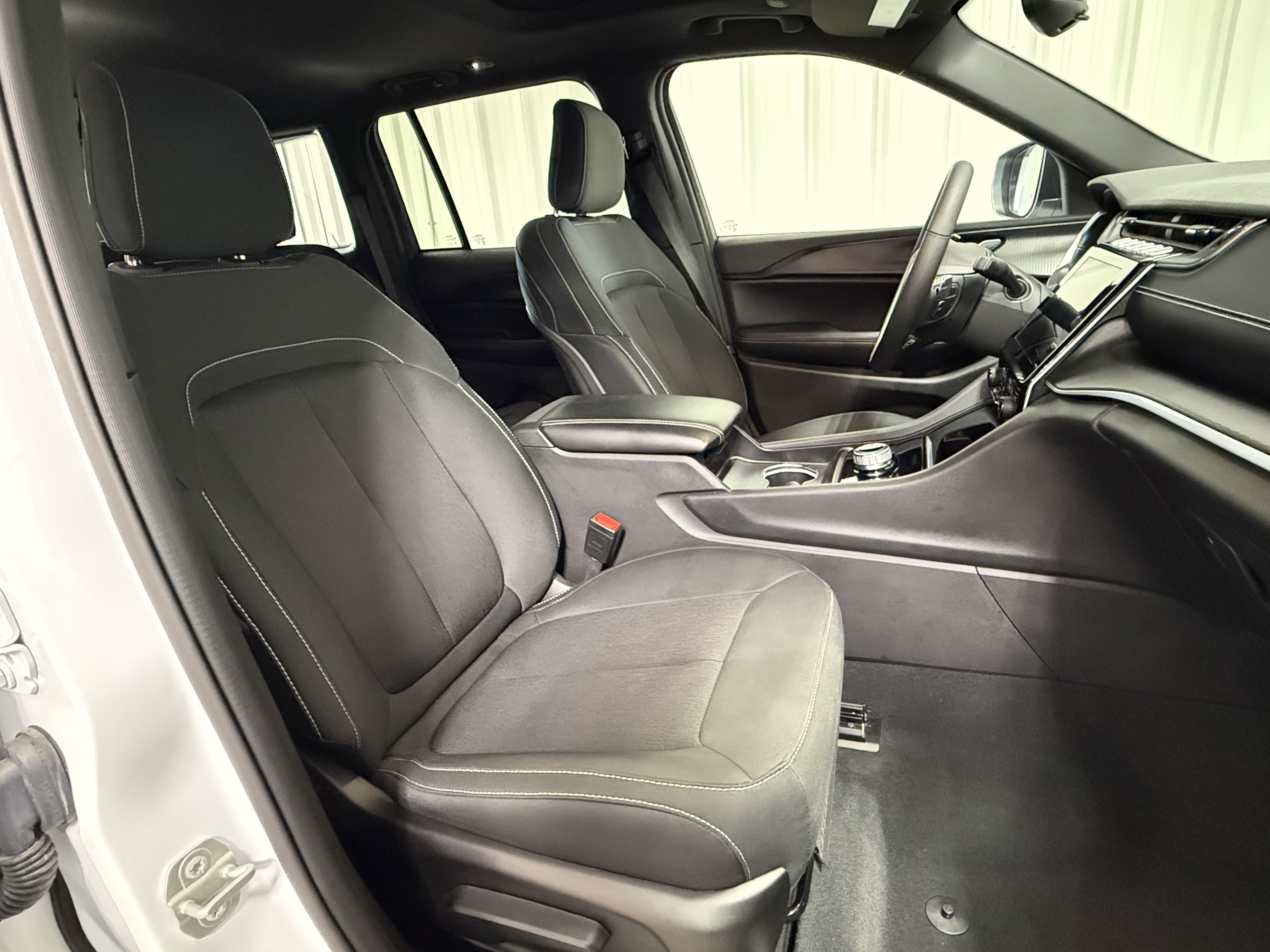 Used 2024 Jeep Grand Cherokee Laredo X w/ Luxury Tech Group I AWD/4WD image 12