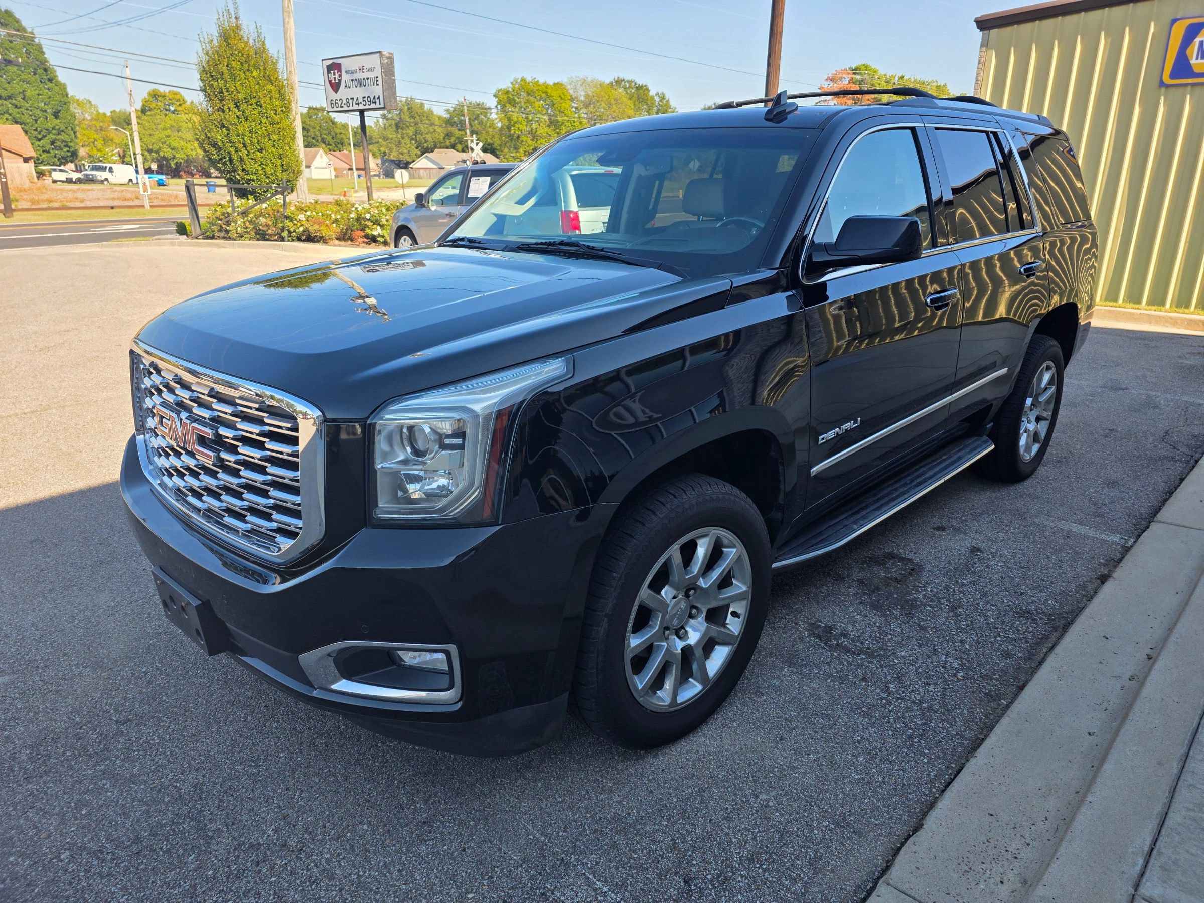 Used 2018 GMC Yukon Denali AWD/4WD image 4