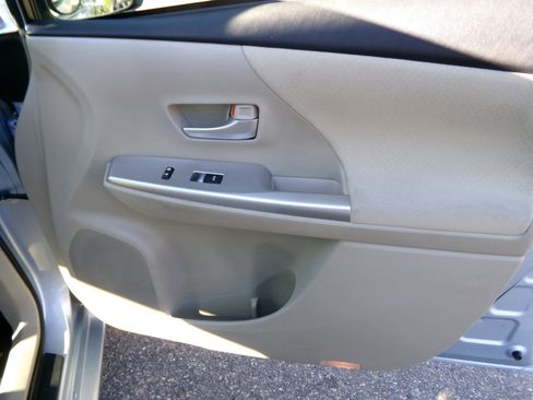 Used 2014 Toyota Prius V Three image 16
