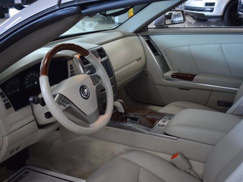 Used 2005 Cadillac XLR image 63