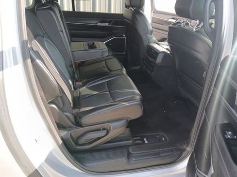 Used 2024 Jeep Wagoneer L Series II w/ Flexible Seating Group AWD/4WD image 26