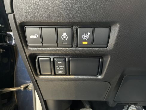 Used 2024 Nissan Armada Platinum w/ Captain's Chairs Package RWD image 25