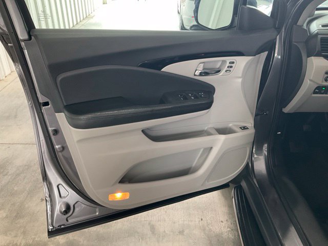 Used 2017 Honda Pilot Touring image 5