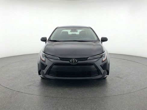 Used 2025 Toyota Corolla LE FWD image 2