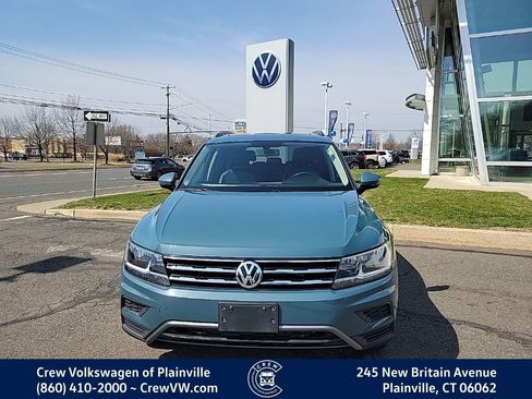 Used 2020 Volkswagen Tiguan SE w/ Panoramic Sunroof Package image 2