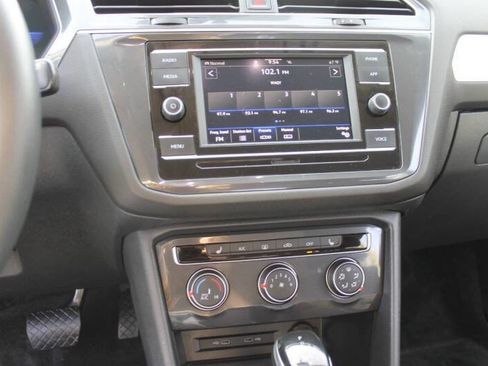 Used 2022 Volkswagen Tiguan S image 21