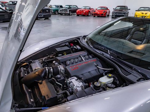 Used 2005 Chevrolet Corvette Convertible w/ Preferred Equipment Group RWD image 16