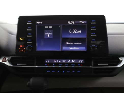 Used 2022 Toyota Sienna LE image 16