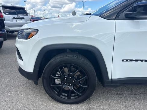 Used 2023 Jeep Compass Latitude w/ Sun and Sound Group AWD/4WD image 10