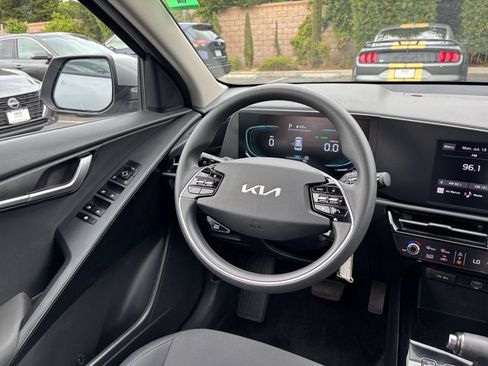 Used 2026 Kia Niro LX FWD image 32